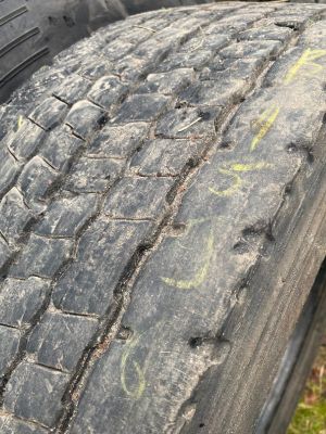 Opona ciężarowa używana 275-70R22.5 Hankook DL10 71596-0