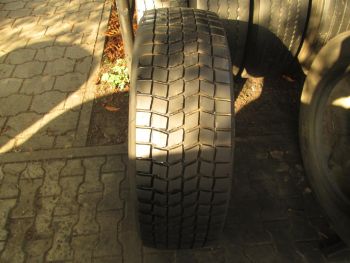 Opona ciężarowa używana 295-60R22.5 Goodyear BIEŻNIKOWANA 39565-0