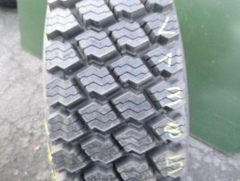 Opona ciężarowa używana 295-80R22.5 Michelin BIEŻNIKOWANA 121385-0