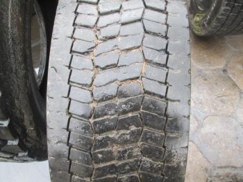 Opona ciężarowa używana 315 80R22.5 Bridgestone BIEŻNIKOWANA 11134-0
